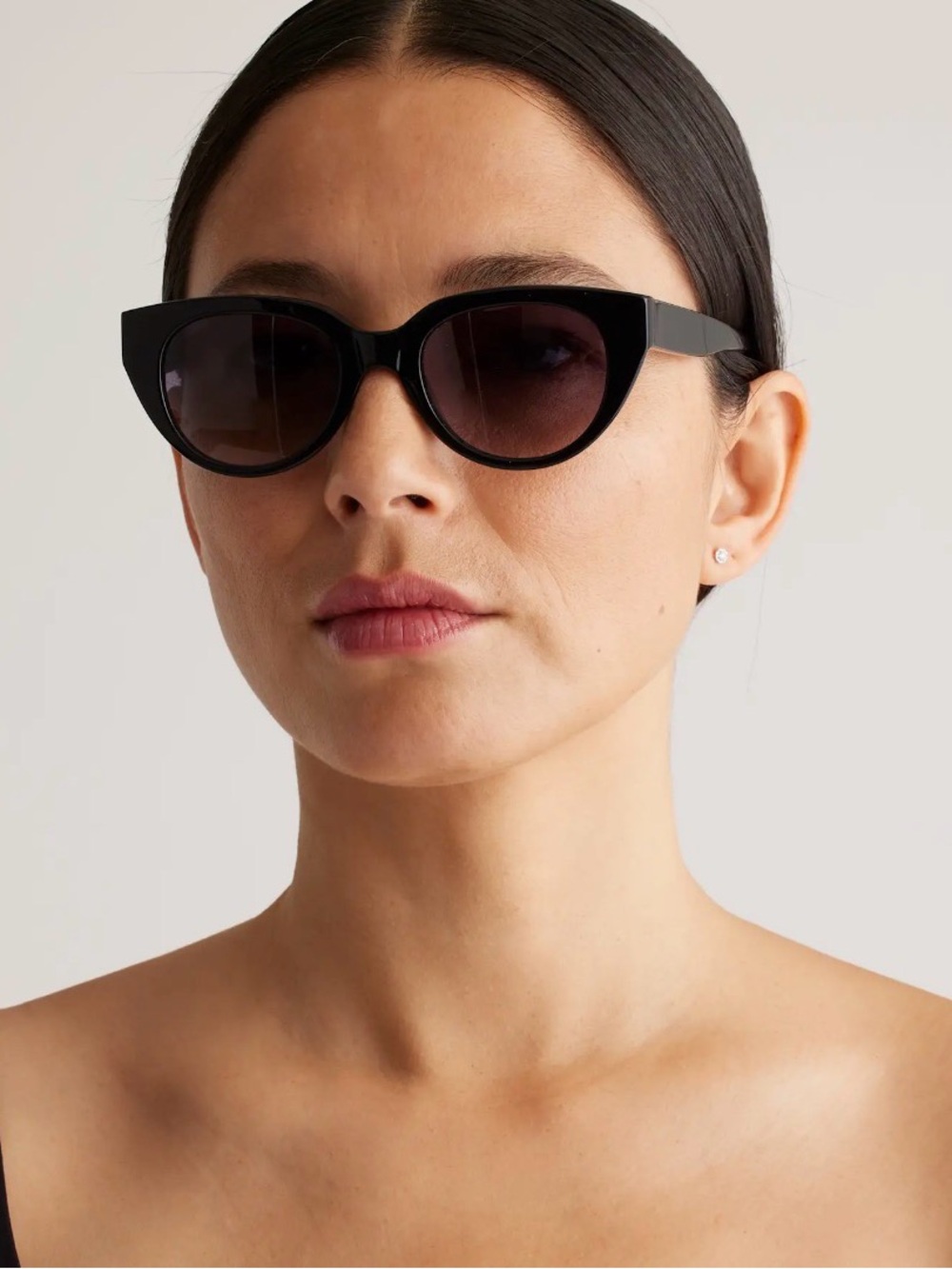 Quince Capri Polarized Sunglasses in Black with Grey Gradient lens